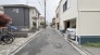 安心して暮らすことのできる住宅街。　住宅地の道路は一般に交通量が少なく車などの騒音が少ないため、住民にとって静かな生活環境が提供されます。
