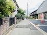 安心して暮らすことのできる住宅街。　住宅地の道路は一般に交通量が少なく車などの騒音が少ないため、住民にとって静かな生活環境が提供されます。
