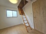 小屋裏収納に続く梯子
