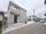 安心して暮らすことのできる住宅街。　住宅地の道路は一般に交通量が少なく車などの騒音が少ないため、住民にとって静かな生活環境が提供されます。
