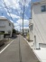 安心して暮らすことのできる住宅街。　住宅地の道路は一般に交通量が少なく車などの騒音が少ないため、住民にとって静かな生活環境が提供されます。
