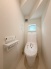 階段下を有効活用したトイレスペース。
便座はもちろんウォシュレット。

