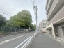 自然に恵まれた豊かな緑と美しいロケーションが特徴です。穏やかな暮らしやリラックスした健康的な生活が送れそう。日々の喧騒から離れ、自然に囲まれた癒しの場所はいかがでしょうか。
