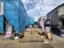 現在建物を建築中です、建築中の物件については現地確認の他、同施工会社の完成施工例のご案内、担当者のプレゼンテーションにてご検討ください。適切なご検討の方法をご説明させて頂きます。
