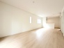 家族が一番集まる場所だから広々としつつも素敵な空間であって欲しい。みんながくつろぐリビングからキッチンまでが一つの空間のように繋がる間取り。
