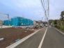 15号棟 安心して暮らすことのできる住宅街。　住宅地の道路は一般に交通量が少なく車などの騒音が少ないため、住民にとって静かな生活環境が提供されます。
