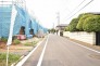 B号棟 安心して暮らすことのできる住宅街。　住宅地の道路は一般に交通量が少なく車などの騒音が少ないため、住民にとって静かな生活環境が提供されます。
