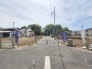 安心して暮らすことのできる住宅街。　住宅地の道路は一般に交通量が少なく車などの騒音が少ないため、住民にとって静かな生活環境が提供されます。
