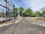 C号棟 安心して暮らすことのできる住宅街。　住宅地の道路は一般に交通量が少なく車などの騒音が少ないため、住民にとって静かな生活環境が提供されます。
