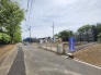 A号棟 安心して暮らすことのできる住宅街。　住宅地の道路は一般に交通量が少なく車などの騒音が少ないため、住民にとって静かな生活環境が提供されます。
