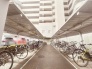 周辺の街並みの中で適度な主張、生活に溶け込むシンプルなデザインの外観が魅力のマンションです。
