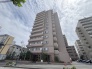 周辺の街並みの中で適度な主張、生活に溶け込むシンプルなデザインの外観が魅力の建物です。
