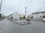 安心して暮らすことのできる住宅街。　住宅地の道路は一般に交通量が少なく車などの騒音が少ないため、住民にとって静かな生活環境が提供されます。

