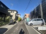安心して暮らすことのできる住宅街。　住宅地の道路は一般に交通量が少なく車などの騒音が少ないため、住民にとって静かな生活環境が提供されます。
