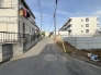 安心して暮らすことのできる住宅街。　住宅地の道路は一般に交通量が少なく車などの騒音が少ないため、住民にとって静かな生活環境が提供されます。
