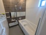 一日の疲れを癒してくれるゆったりとしたバスルームです。
