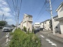 安心して暮らすことのできる住宅街。　住宅地の道路は一般に交通量が少なく車などの騒音が少ないため、住民にとって静かな生活環境が提供されます。
