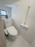 階段下を有効活用したトイレスペース。
便座はもちろんウォシュレット。

