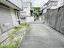 周辺は住宅が建ち並ぶ閑静な住宅街です。
