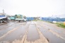 1号地 現地ご見学の際、スタッフが様々なご質問に対応いたします、周辺環境、前面道路、建築可能な建物について、ぜひご相談ください。
