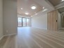 家族が一番集まる場所だから広々としつつも素敵な空間であって欲しい。みんながくつろぐリビングからキッチンまでが一つの空間のように繋がる間取り。

