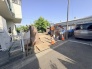 安心して暮らすことのできる住宅街。　住宅地の道路は一般に交通量が少なく車などの騒音が少ないため、住民にとって静かな生活環境が提供されます。

