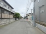 2号棟 安心して暮らすことのできる住宅街。　住宅地の道路は一般に交通量が少なく車などの騒音が少ないため、住民にとって静かな生活環境が提供されます。
