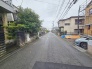 安心して暮らすことのできる住宅街。　住宅地の道路は一般に交通量が少なく車などの騒音が少ないため、住民にとって静かな生活環境が提供されます。
