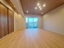 家族みんなが集まるリビング。広さを重視した家族全員が集まれるリビングは、住む上で大事な空間になります。
