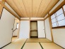 畳の香りと柔らかな光がリラックスした空間を作ります。
