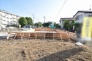 現在建物を建築中です、建築中の物件については現地確認の他、同施工会社の完成施工例のご案内、担当者のプレゼンテーションにてご検討ください。適切なご検討の方法をご説明させて頂きます。
