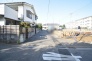 安心して暮らすことのできる住宅街。　住宅地の道路は一般に交通量が少なく車などの騒音が少ないため、住民にとって静かな生活環境が提供されます。
