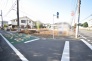 安心して暮らすことのできる住宅街。　住宅地の道路は一般に交通量が少なく車などの騒音が少ないため、住民にとって静かな生活環境が提供されます。
