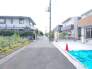 周辺は住宅が建ち並ぶ閑静な住宅街です。
