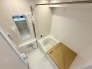 一日の疲れを癒してくれるゆったりとしたバスルームです。
