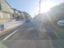 安心して暮らすことのできる住宅街。　住宅地の道路は一般に交通量が少なく車などの騒音が少ないため、住民にとって静かな生活環境が提供されます。
