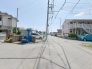 安心して暮らすことのできる住宅街。　住宅地の道路は一般に交通量が少なく車などの騒音が少ないため、住民にとって静かな生活環境が提供されます。
