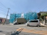 現在建物を建築中です、建築中の物件については現地確認の他、同施工会社の完成施工例のご案内、担当者のプレゼンテーションにてご検討ください。適切なご検討の方法をご説明させて頂きます。
