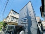 周辺の街並みの中で適度な主張、生活に溶け込むシンプルなデザインの外観が魅力の一戸建です。

