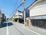 安心して暮らすことのできる住宅街。　住宅地の道路は一般に交通量が少なく車などの騒音が少ないため、住民にとって静かな生活環境が提供されます。
