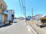 安心して暮らすことのできる住宅街。　住宅地の道路は一般に交通量が少なく車などの騒音が少ないため、住民にとって静かな生活環境が提供されます。
