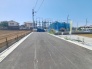 安心して暮らすことのできる住宅街。　住宅地の道路は一般に交通量が少なく車などの騒音が少ないため、住民にとって静かな生活環境が提供されます。

