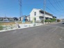 現地ご見学の際、スタッフが様々なご質問に対応いたします、周辺環境、前面道路、建築可能な建物について、ぜひご相談ください。
