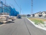 安心して暮らすことのできる住宅街。　住宅地の道路は一般に交通量が少なく車などの騒音が少ないため、住民にとって静かな生活環境が提供されます。
