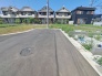 安心して暮らすことのできる住宅街。　住宅地の道路は一般に交通量が少なく車などの騒音が少ないため、住民にとって静かな生活環境が提供されます。
