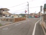 安心して暮らすことのできる住宅街。　住宅地の道路は一般に交通量が少なく車などの騒音が少ないため、住民にとって静かな生活環境が提供されます。
