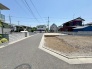 安心して暮らすことのできる住宅街。　住宅地の道路は一般に交通量が少なく車などの騒音が少ないため、住民にとって静かな生活環境が提供されます。
