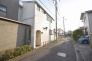 安心して暮らすことのできる住宅街。　住宅地の道路は一般に交通量が少なく車などの騒音が少ないため、住民にとって静かな生活環境が提供されます。
