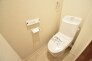 トイレにはウォシュレット機能を標準装備。
