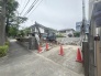 現地のご見学予約もスタートしました。周辺で売りに出ている物件も沢山御座います。まとめてご見学ができますのでお気軽にお申しつけください。
